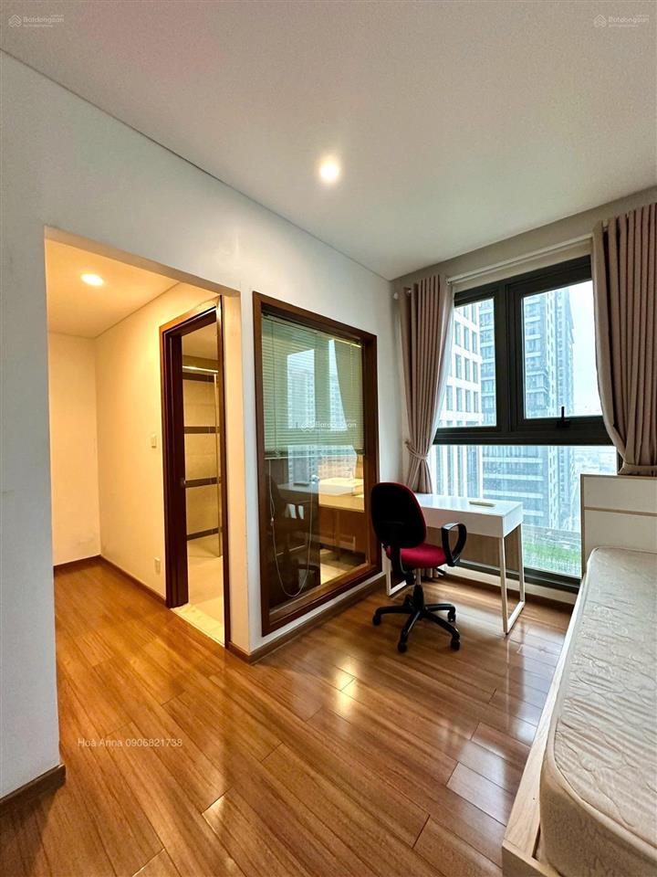 Bán gấp căn 2pn, 2wc, full nội thất, view sông sài gòn rất đẹp, có hđ thuê 26tr sổ hồng sẵn