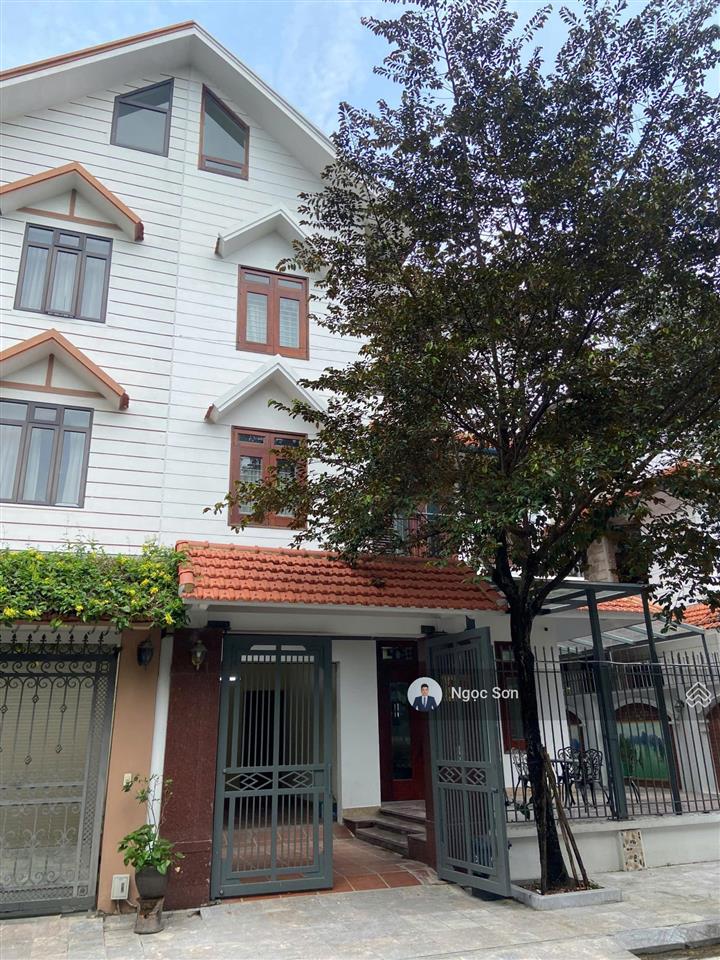 Chính chủ gửi bán biệt thự 210m² hướng nam hoàn thiện full. em sơn 0928 036 ***