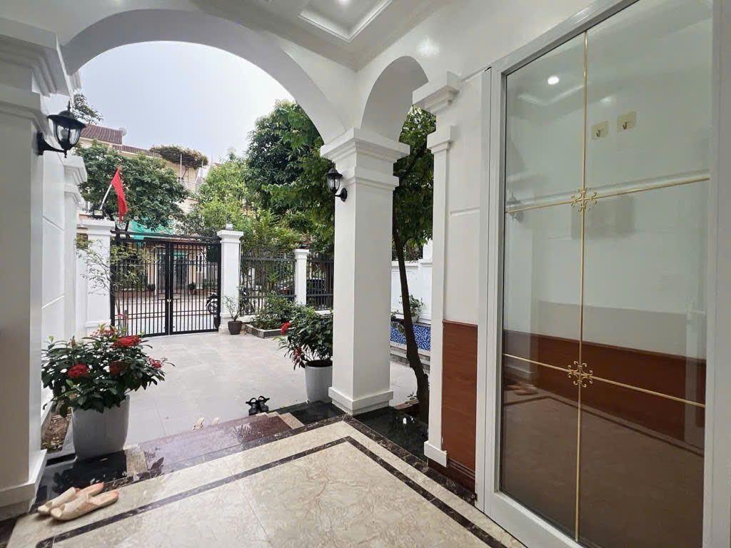 Bán biệt thự Tân Tây Đô, DT 205m2, mt 12m hoàn thiện đẹp, giá chỉ 26.8 tỷ