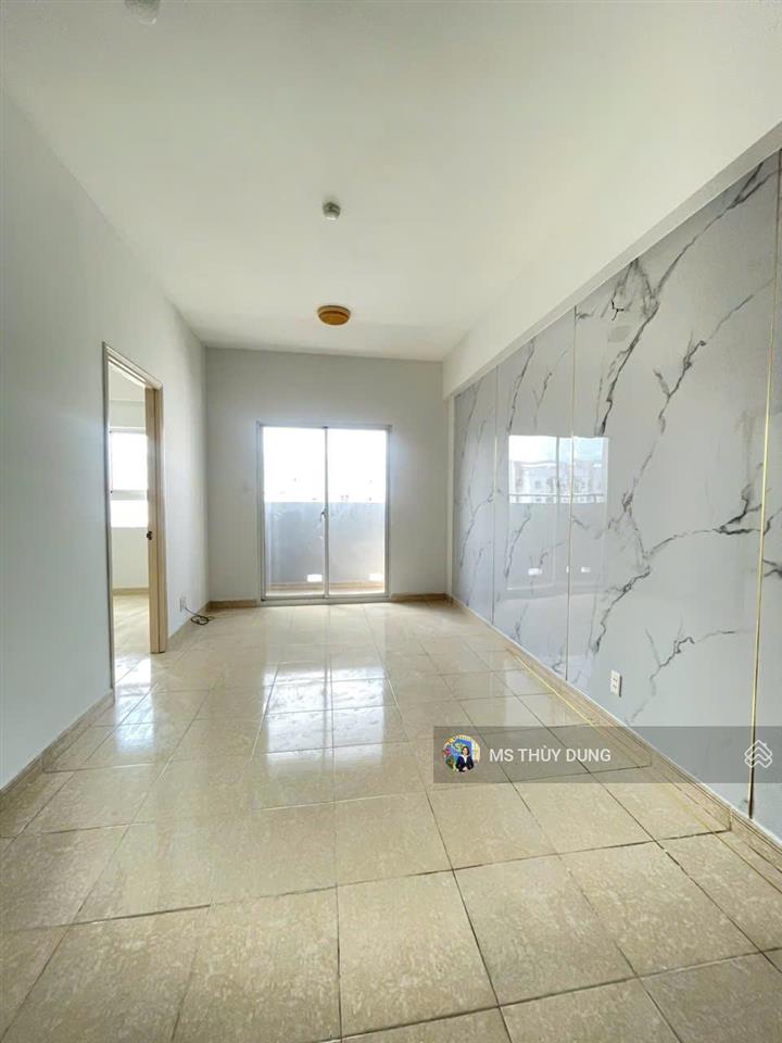 Bán căn 55m2 hqc plaza giá 1.1 tỷ, 2pn 2wc, nhà trống nhận nhà ở ngay. 0909 456 ***