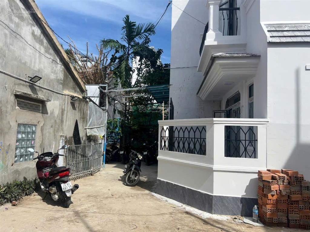 Đất hẻm củ chi, ngang 5,5m cách biển hòn chồng 300m. giá 3,880 tỷ