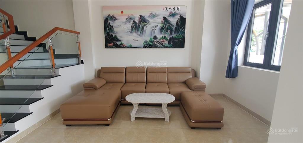 Căn 3 tầng, full nội thất bán lỗ thu hồi vốn.
