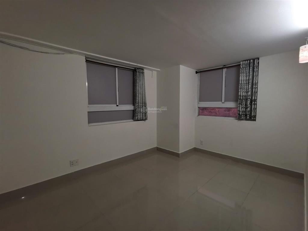 Cần bán căn hộ chung cư 1050. 61m2 2pn 2,8 tỷ. 0909 286 ***