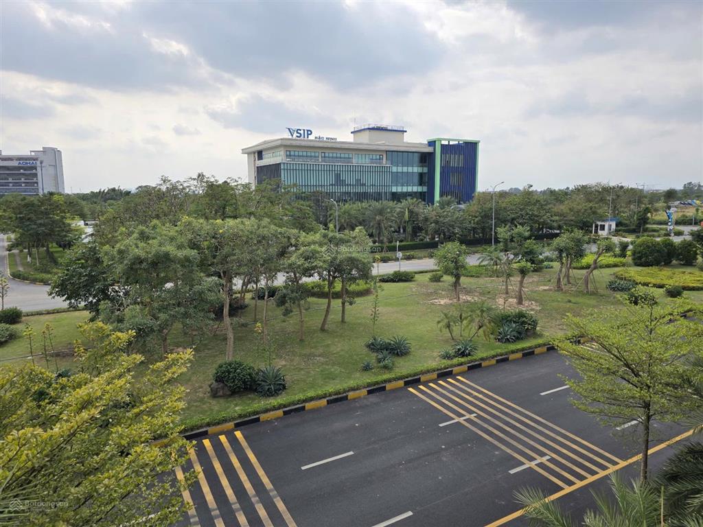 Shophouse beomes mặt đường hữu nghị giá chỉ 8,4 tỷ view nhìn tòa nhà điều hành, vườn hoa, bãi xe