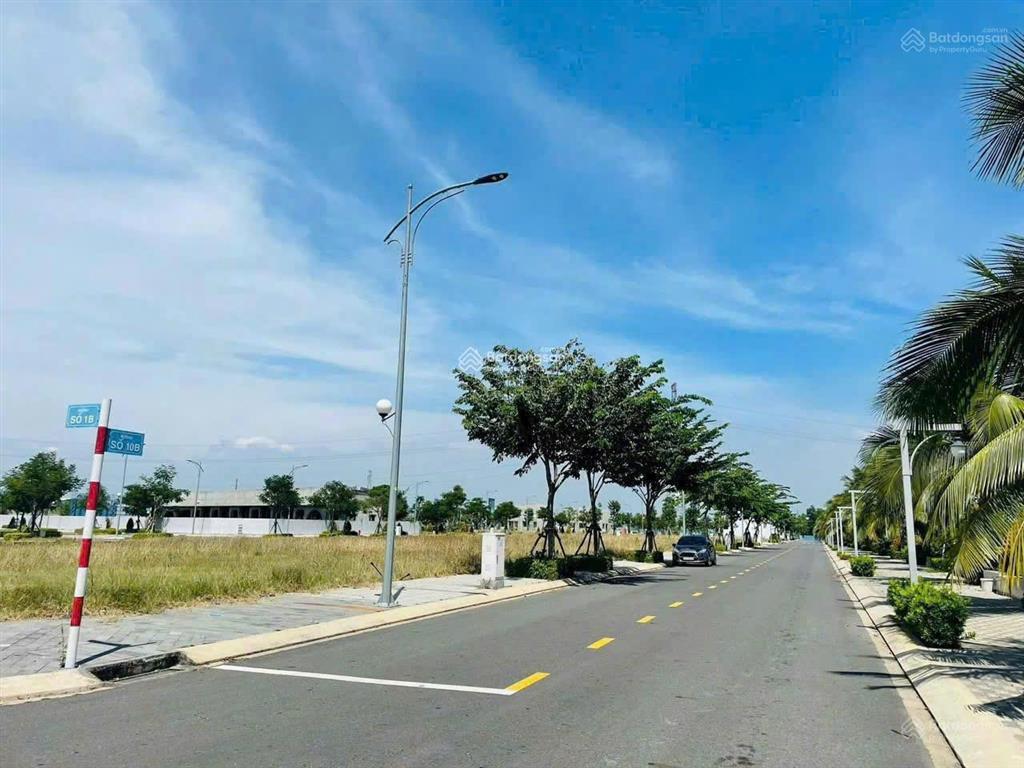 Sổ sẵn giá chỉ hơn 900 triệu! chiết khấu ngay 200tr lô đất 100m2 ngay sân bay long thành!
