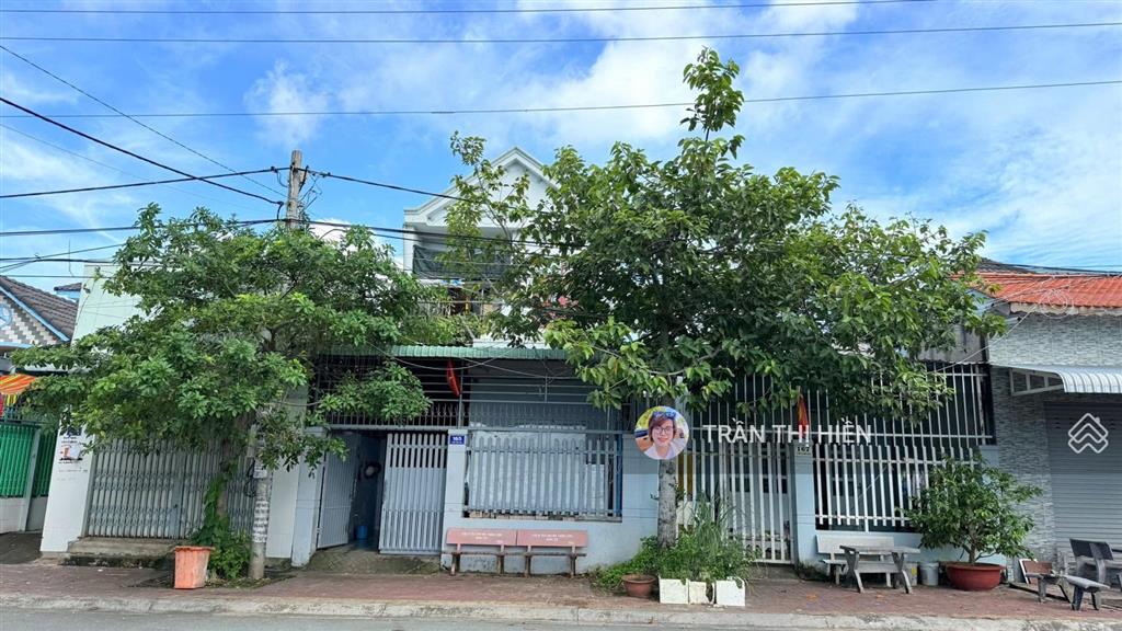 Bán nhà 1 trệt 1 lầu mặt tiền trần hưng đạo tái định cư long hải cách biển chỉ 2km 121m2 6x20m
