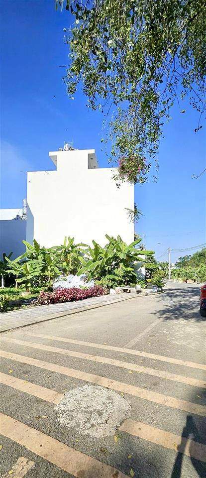 Chủ ngộp bank cần bán gấp lô đất đường thông 10m giá đầu tư xây cao tầng sổ vuông đẹp