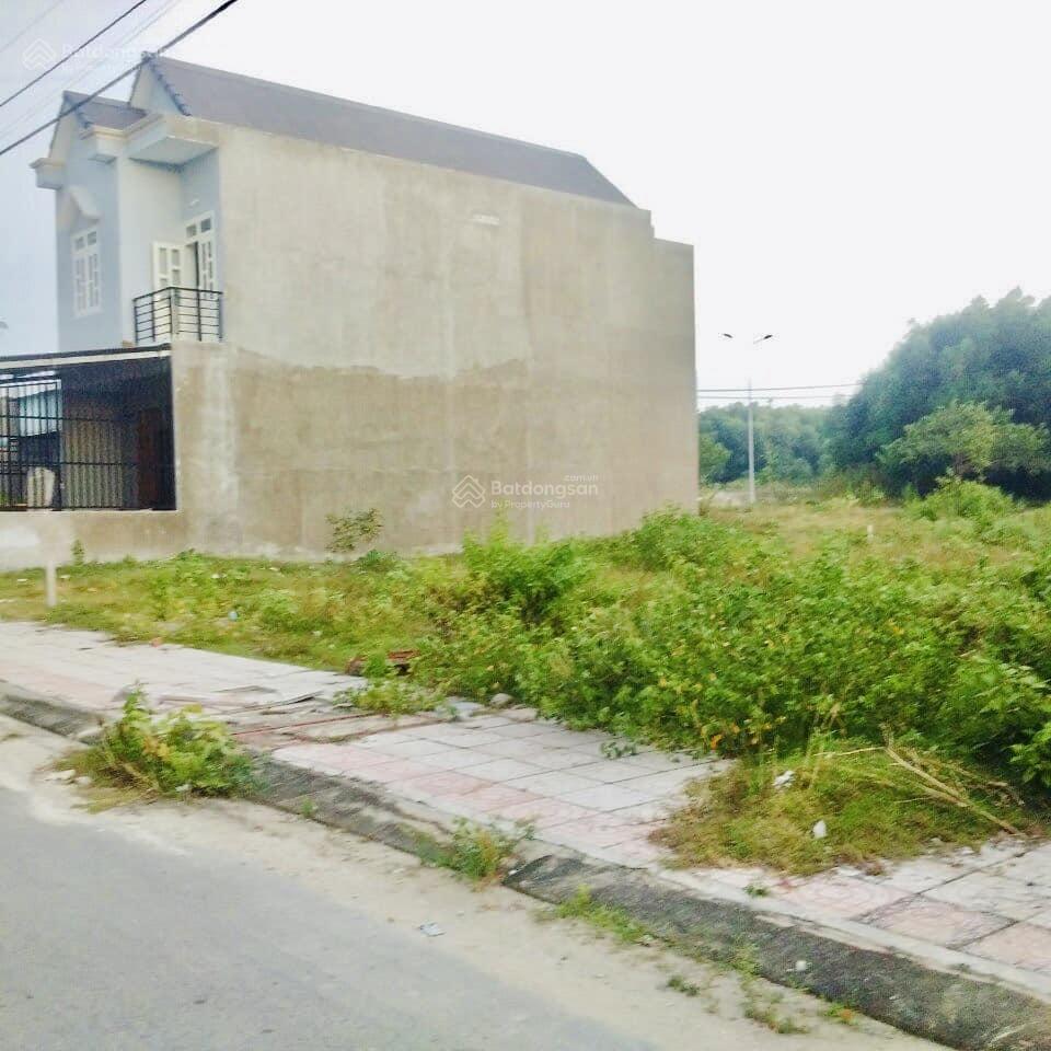 Bán lô đất sổ riêng thổ cư, đường nhựa 8m. trả góp với 300 triệu