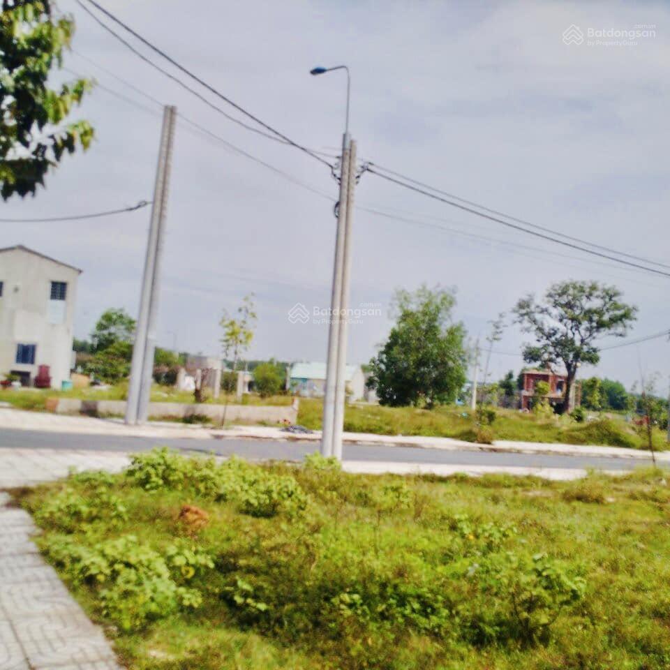 Bán lô đất sổ riêng thổ cư, đường nhựa 8m. trả góp với 300 triệu