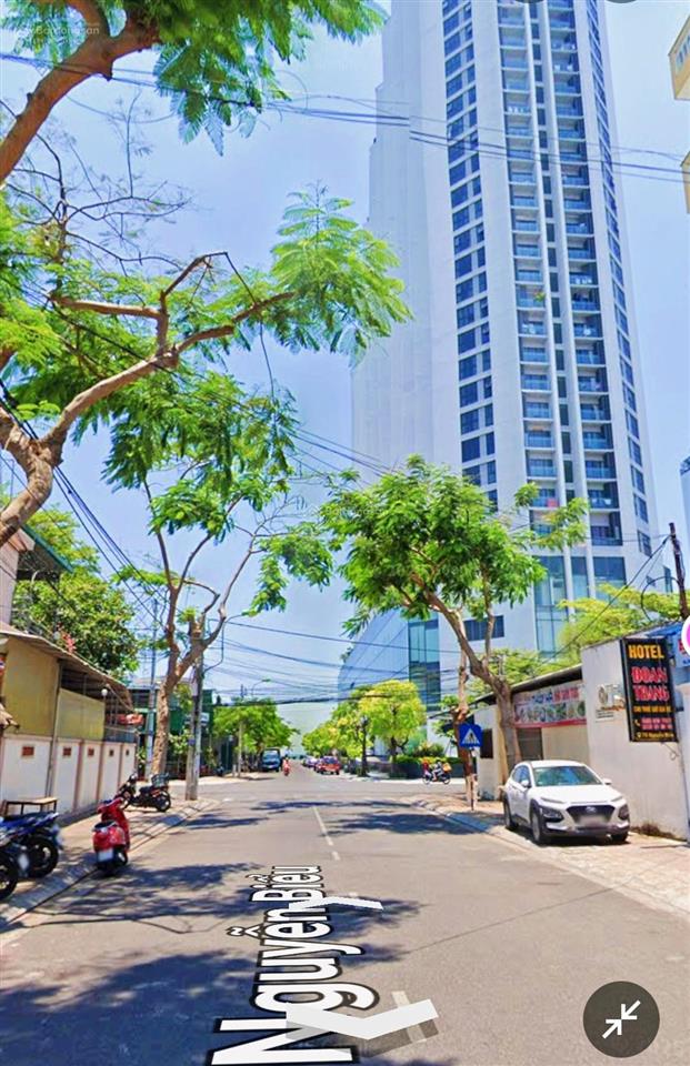 Nhà 2 mặt tiền đường nguyễn biểu sát scenia bay. cách biển hòn chồng 250m. giá 17,8 tỷ.