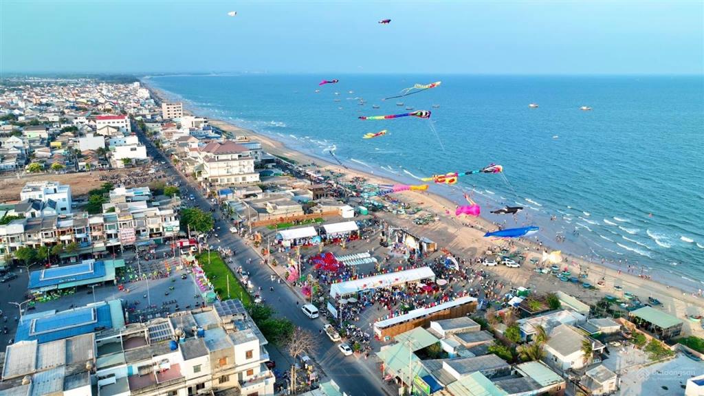 Bán đất mặt tiền biển lê lai cách biển 450m trần hưng đạo phước hải (hồ chí minh)