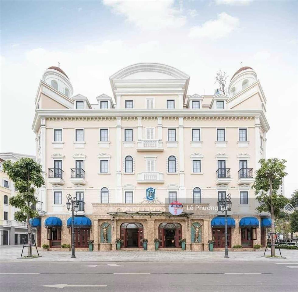 Bán gấp căn shophouse 5 tầng sun hạ long giá 10,99 tỷ, giá cạnh tranh thị trường, sổ đỏ trao tay