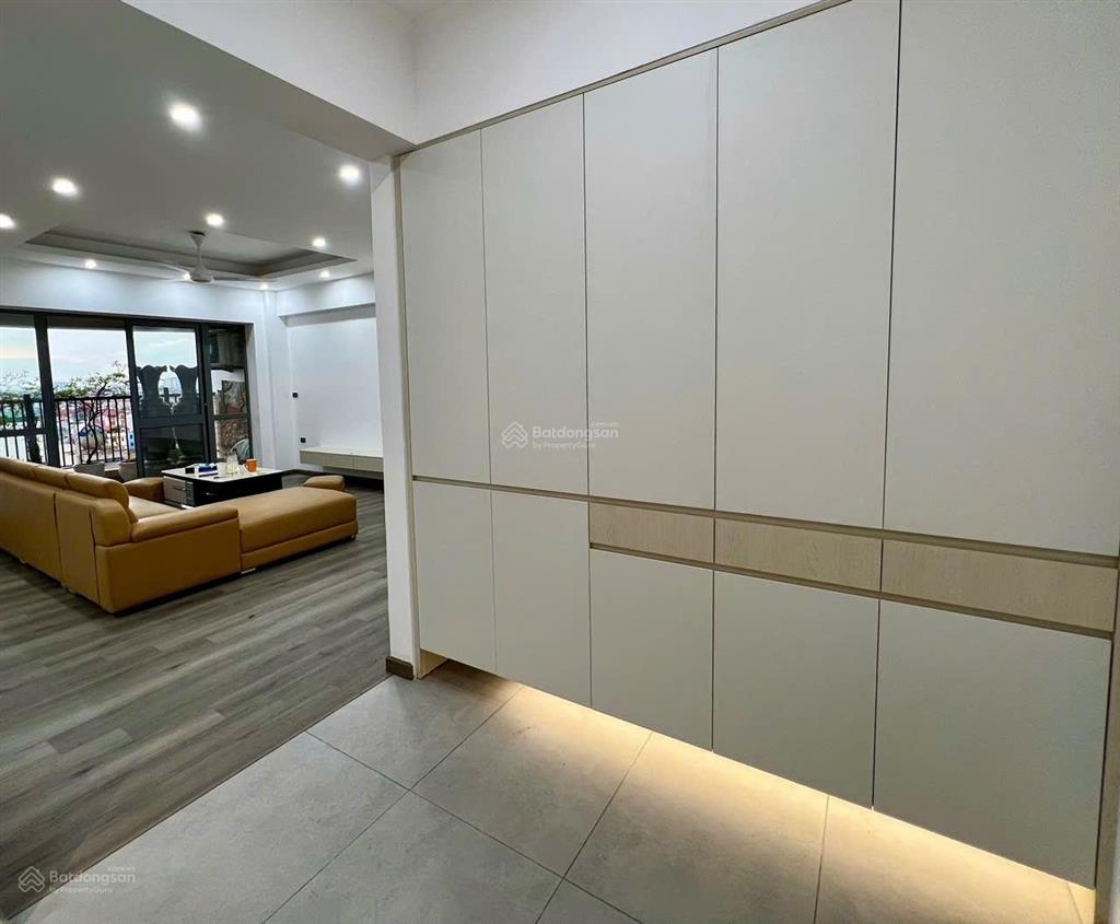 Bán căn vip 166m2 3 ngủ 3wc 2 ban công sân vườn tại tòa chung cư ct5c văn khê