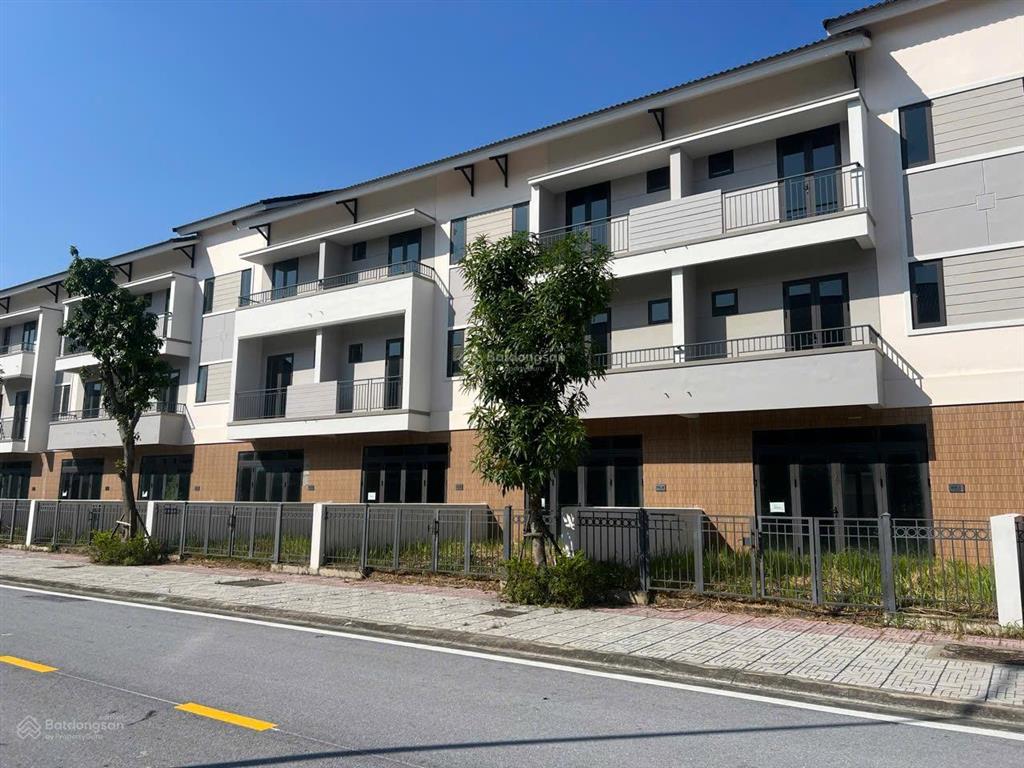 Cần bán gấp căn shophouse 3 tầng dt 120m2 tại centa riverside, giá tham khảo tốt trong khu vực