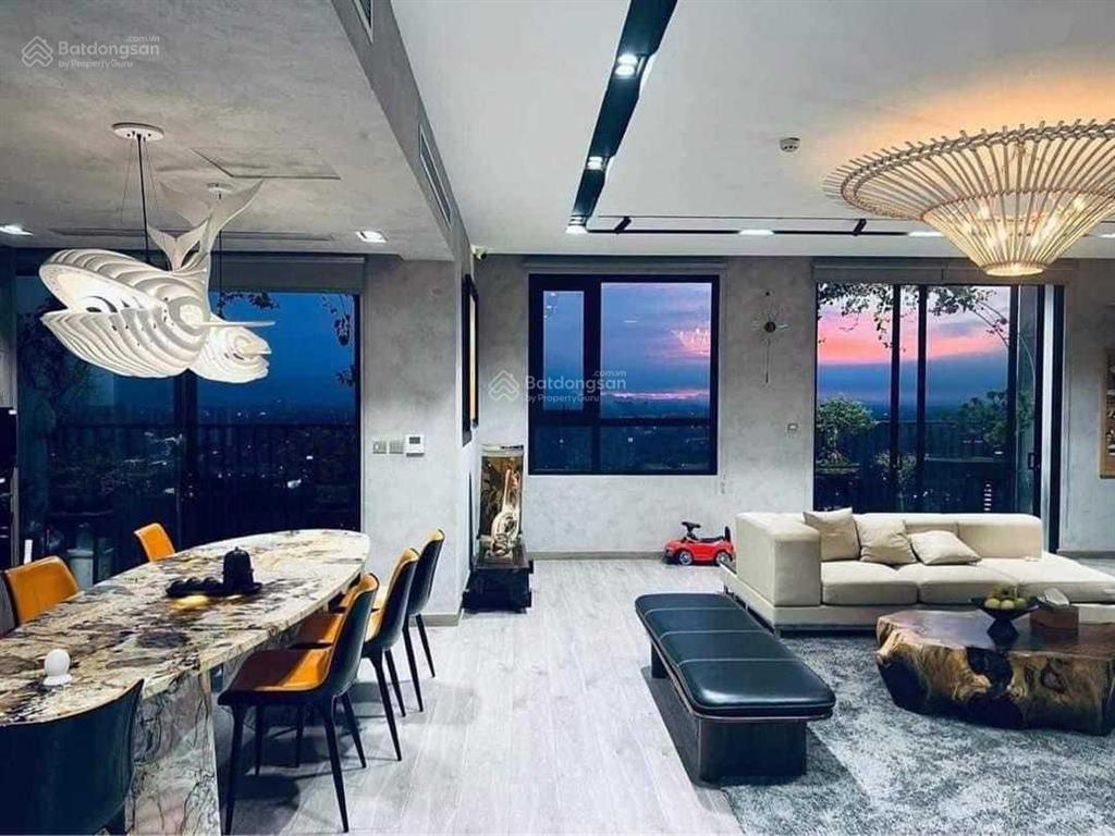 Chính chủ gửi bán căn hộ chung cư dt 250m2 penthouse kđt ngoại giao đoàn