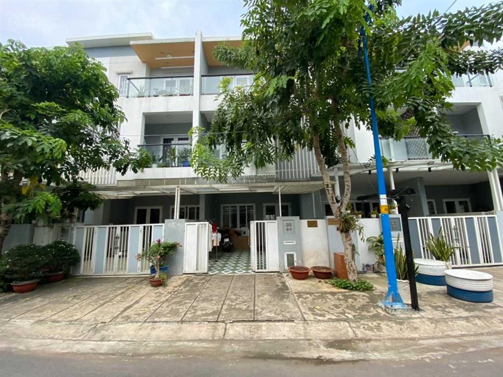 Bán nhà thô (1 căn hiếm có) mega village, 5x19m, 1 trệt 2 lầu, sổ hồng, giá 8,3 tỷ (tiền sẵn)