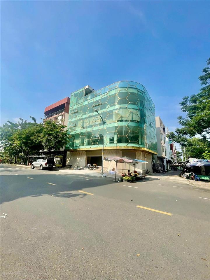 Tòa nhà góc 2mt phạm văn ngôn & đs 7, quận 2 dt 10 x 16m hầm 4 tầng thuê 200tr giá 58 tỷ