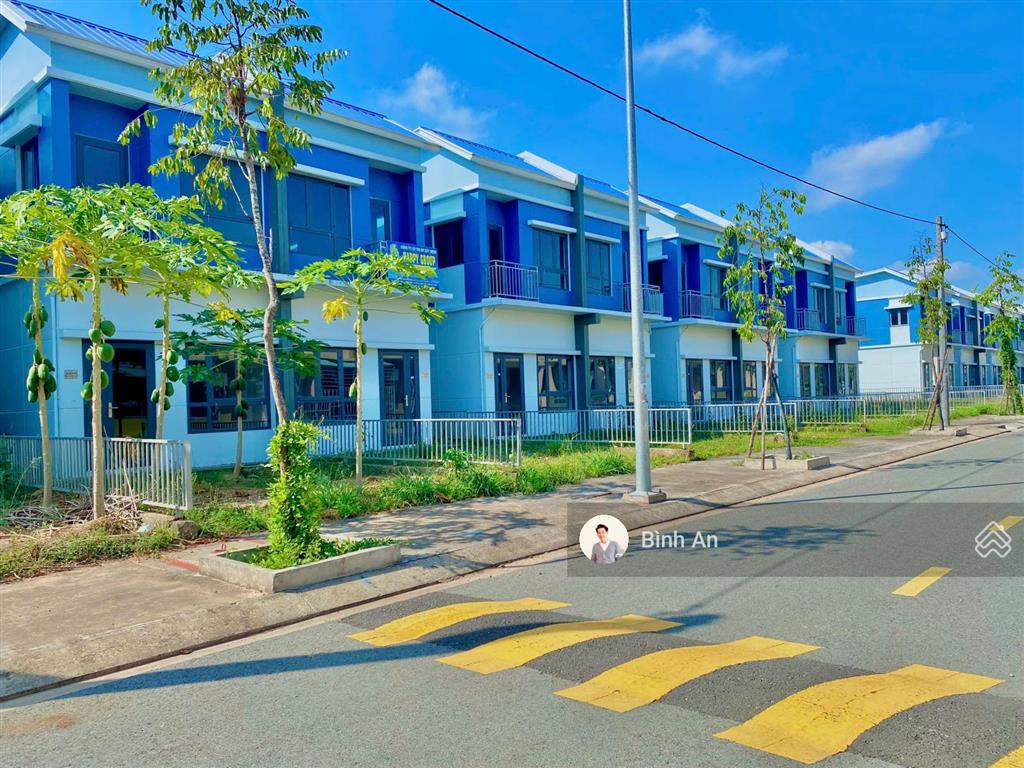 Bán căn tứ lập 1 trệt 1 lầu tại kđt oasis, gần đh việt đức, sổ sẵn, hỗ trợ vay, giá tốt 1.6 tỷ