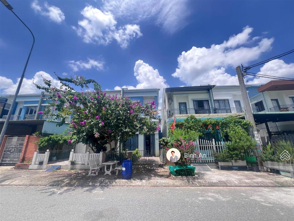 Bán căn tứ lập 1 trệt 1 lầu tại kđt oasis, gần đh việt đức, sổ hồng hoàn công, giá tốt 1,55 tỷ
