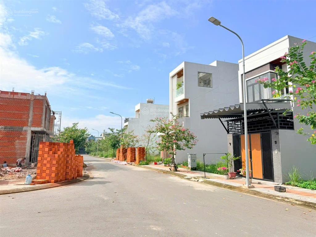 Bán đất đường e2 phường trấn biên (bửu long cũ). dt 4,2x17,9m=75,2m2. giá 3tỷ650tr bớt lộc
