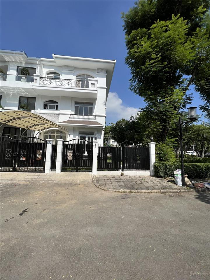 Bán nhà biệt thự song lập, phú mỹ hưng quận 7 diện tích đất 200m2 giá 50 tỷ. sổ hồng. 0903 775 ***