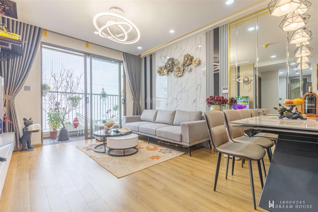 Cần bán gấp chcc xi grand court q10, dt 75m2 2pn 2wc. giá 6.8 tỷ. nhà đẹp 0943 245 *** huy