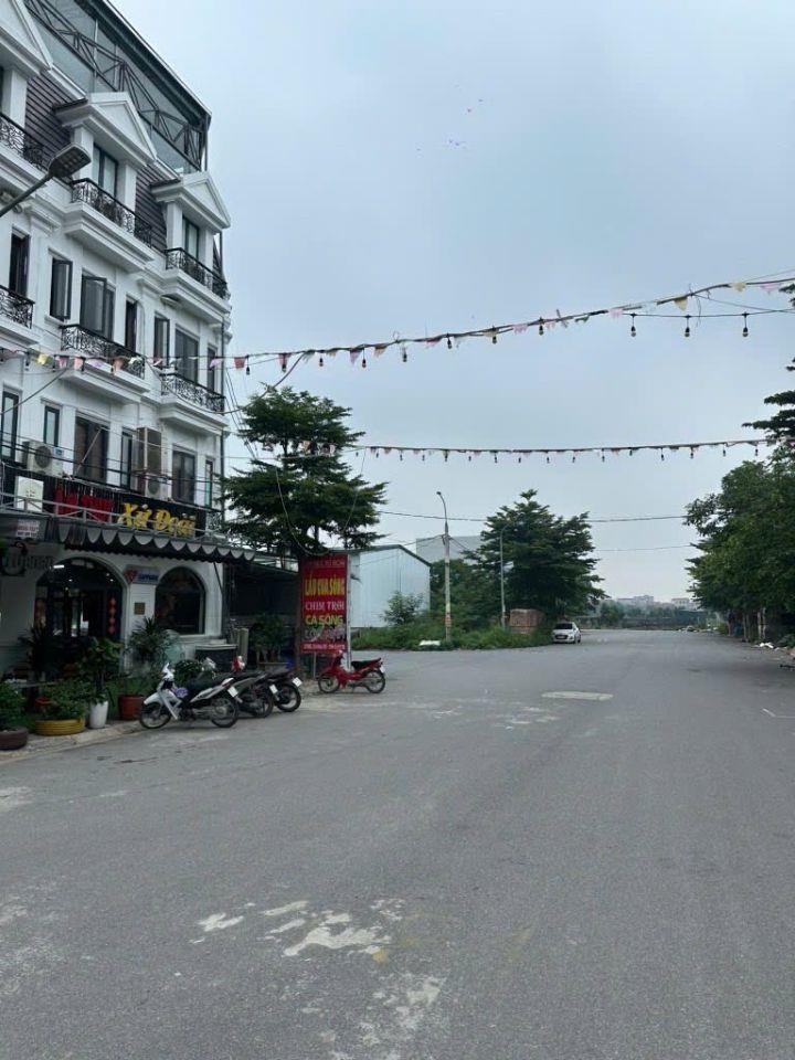 Bán đất ĐG Trũng Trên Địa Các, Lai Xá, DT 73m2 mt 5m, giá rẻ chỉ 11 tỷ