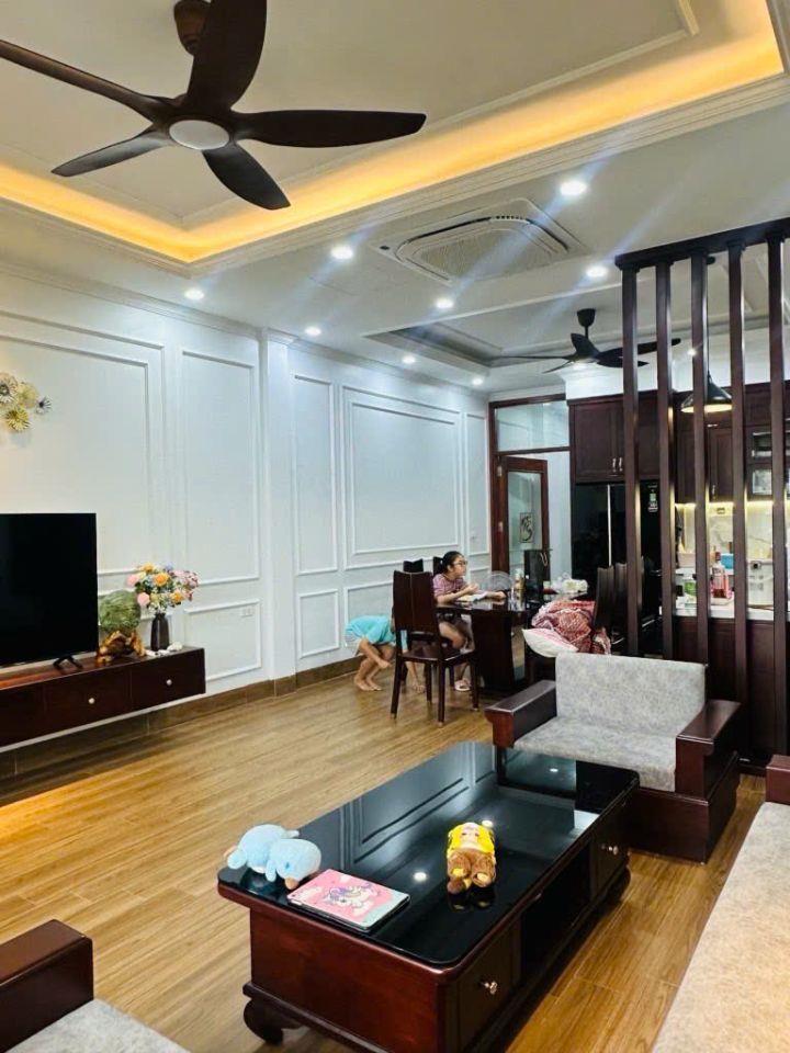 Bán nhà Trũng Trên, xã Kim Chung, DT 75m2, mt5m, 6 tầng, TM, giá chỉ 16.4 tỷ