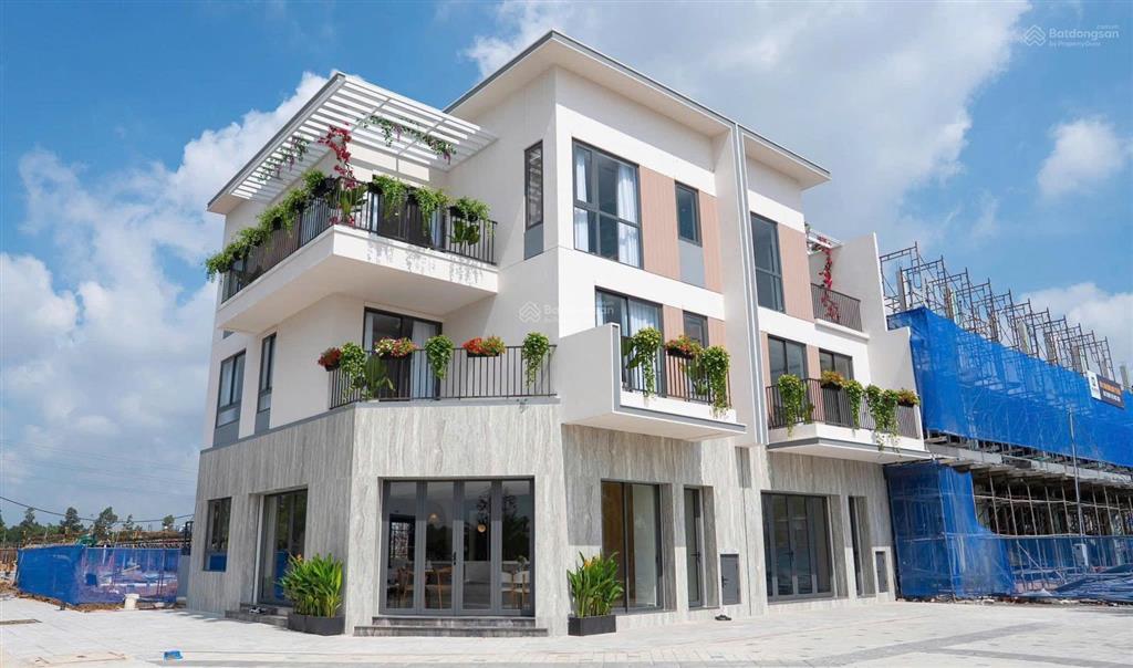 Shophouse 3 tầng mặt tiền 30m đại lộ phú quý trung tâm tp mới bình dương sở hữu full giá 1,6 tỷ