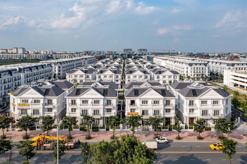 Cần bán gấp btsl dt 192,5m2 / mt 11m da eurowindow twin parks gia lâm mặt phố thành trung kd tốt