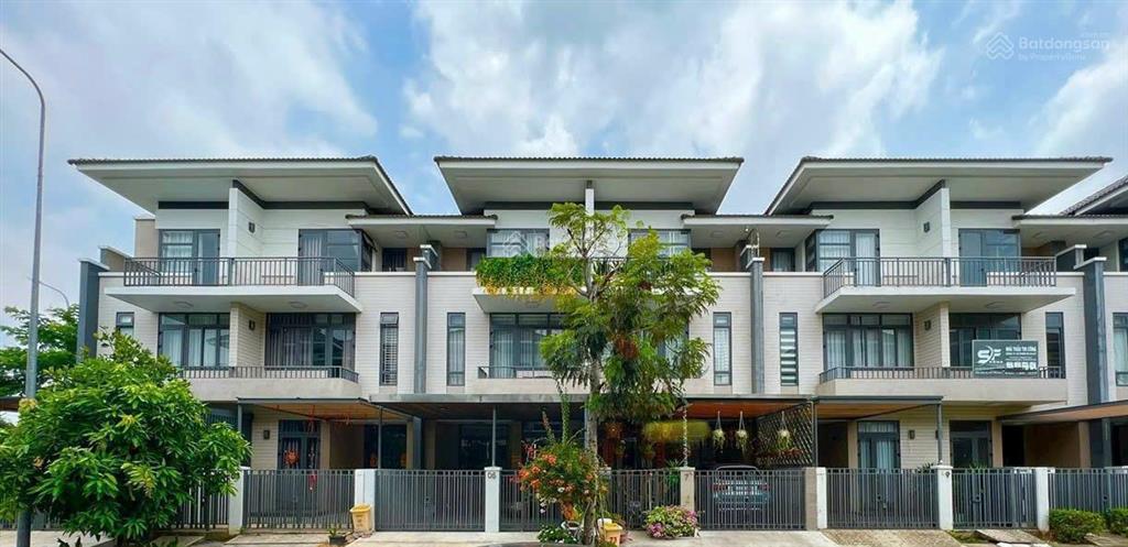 Hot nhà phố lavila kiến á 108m2 full nội thất đẹp sẵn cho thuê 13.5 tỷ 0932 991 ***