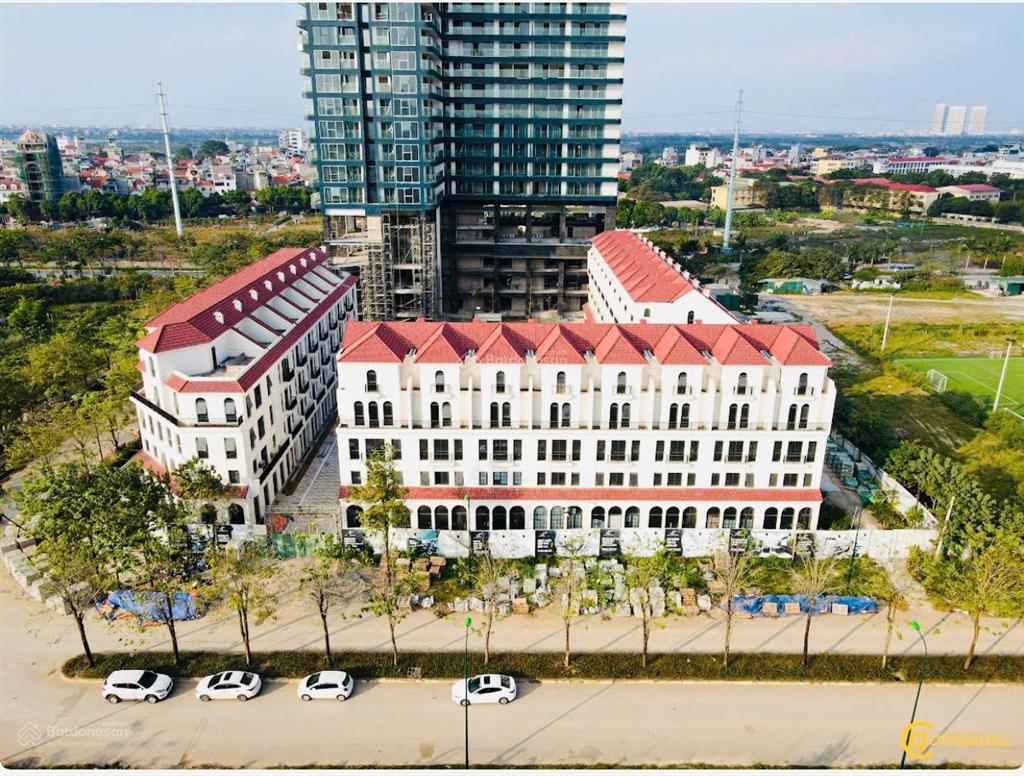 Bán liền kề sunshine golden river 2 mặt tiền, 5 tầng 1 hầm, view bể bơi đẹp, đường kết nối 30m