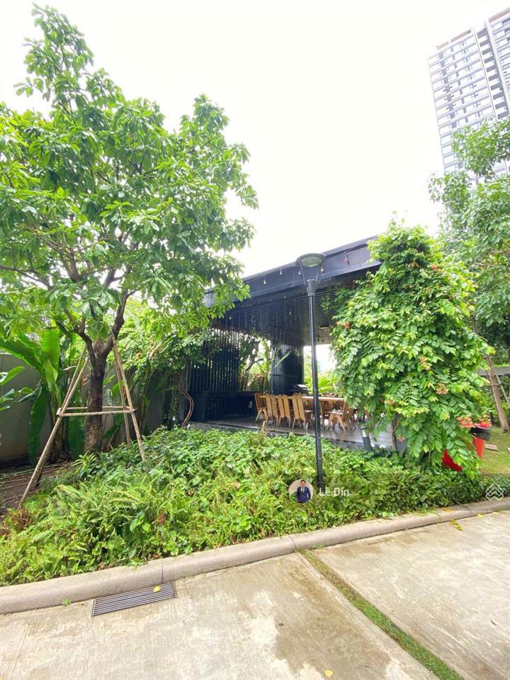 Chính chủ căn 2pn 2wc kingdom 101 q10 ngộp bank bán giá tốt, đã có sổ view landmark. 0989 723 ***