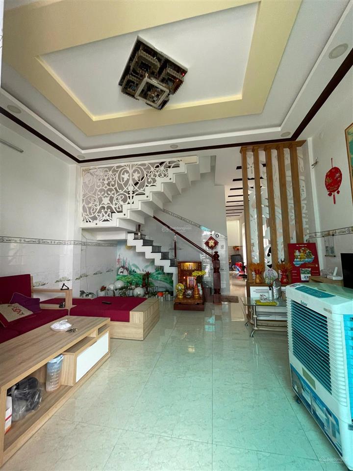 Bán nhà ô tô đậu cửa 3 tầng dt 86m2 3pn 3wc vĩnh hoà nha trang chỉ 4tỷ5 (gần biển)