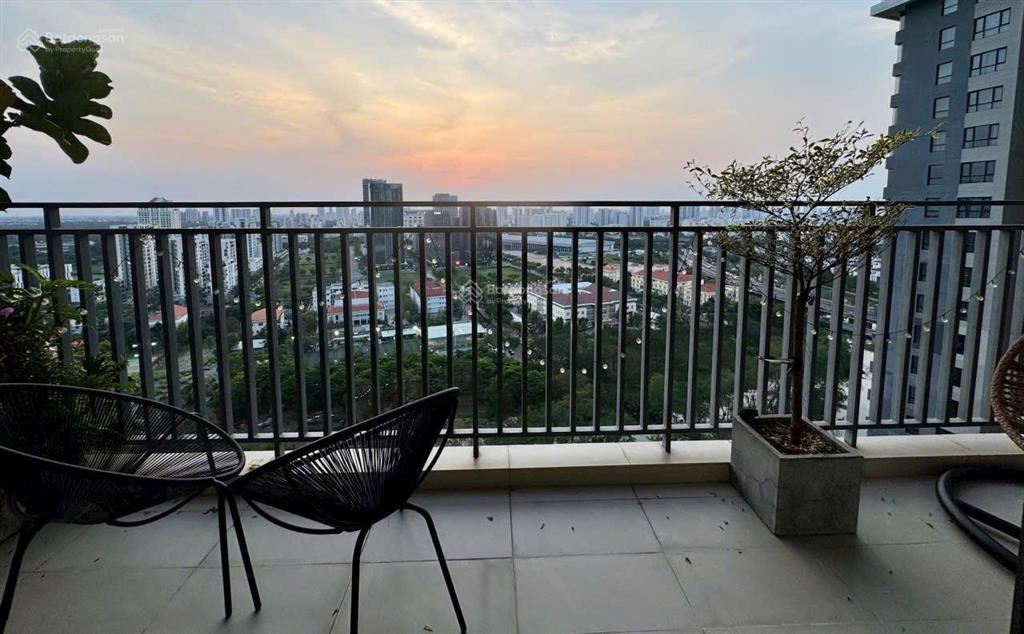 Một trong số ít bán căn hộ the view nhà đẹp đầy đủ nội thất. giá 7.8 tỷ còn thương lượng
