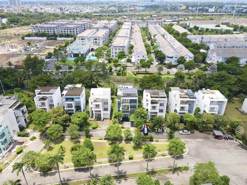 Á khôi villa park, công viên trước, sau nhà 44 tỷ, thêm 160m2 vườn