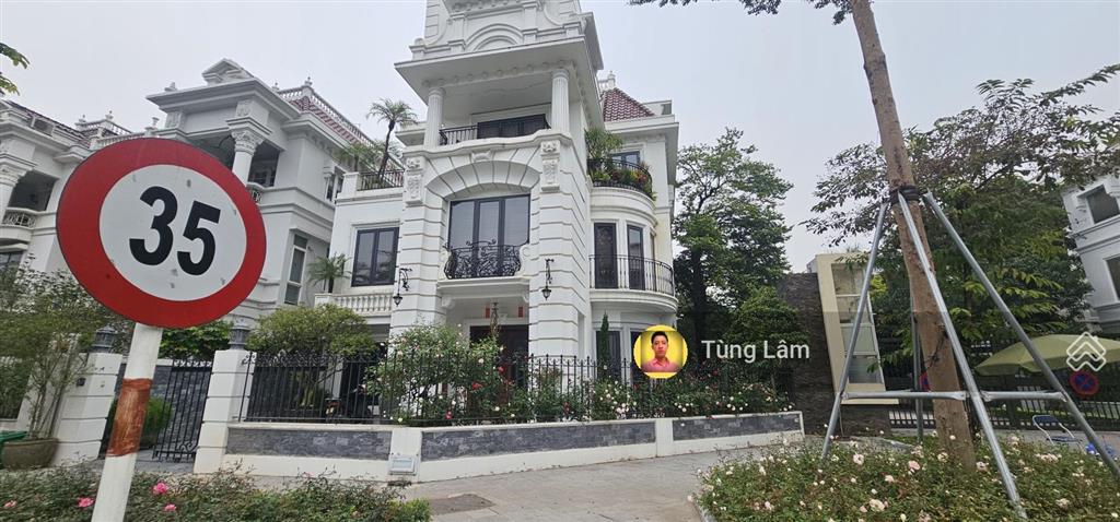 Góc 2 mặt tiền tây nam đông nam. ciputra 4 tầng thang máy, dt 305m2 nguyễn hoàng tôn