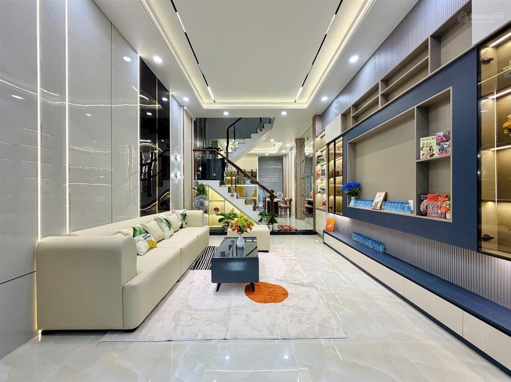 Nhà mặt tiền hẻm 1 trục gần trường học đường quang trung p8 gò vấp, 4x18m, trệt 3 lầu hẻm thông 8m