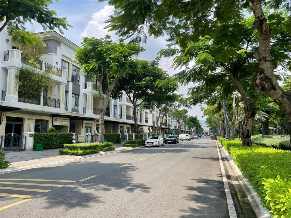 Cần bán căn full nội thất 90m2 giá 15,5 tỷ tại verosa park. sổ hồng riêng hỗ trợ vay 80%. nhà đẹp