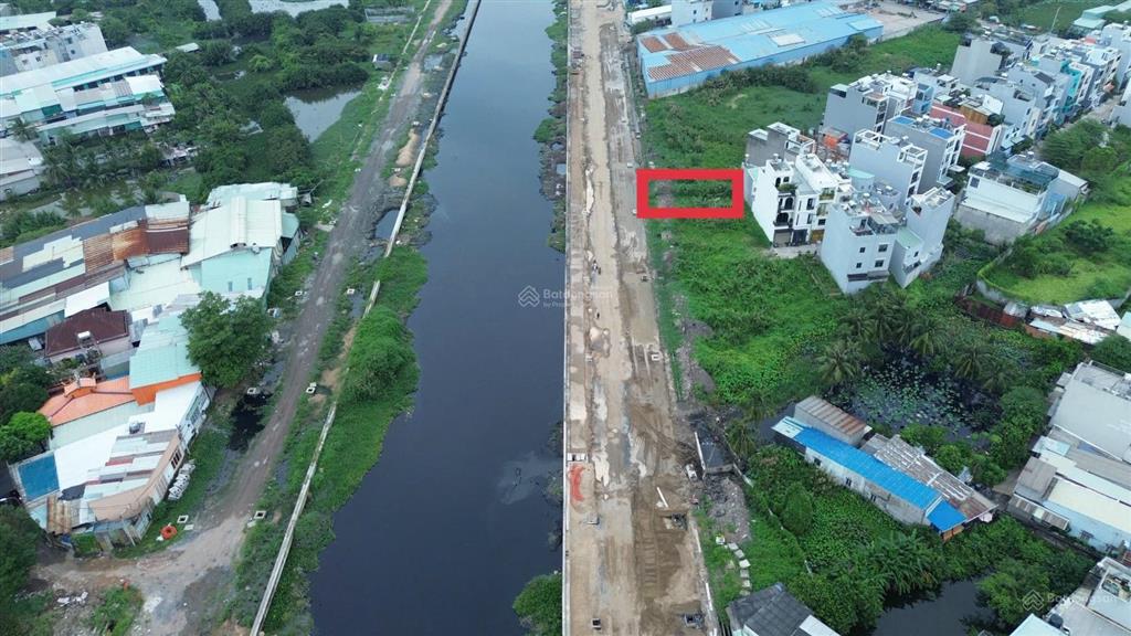 Bán đất mặt tiền đường 20m kênh tham lương đang làm (~ 82,5m² giá 5,7 tỷ shr) phù hợp mua đầu tư