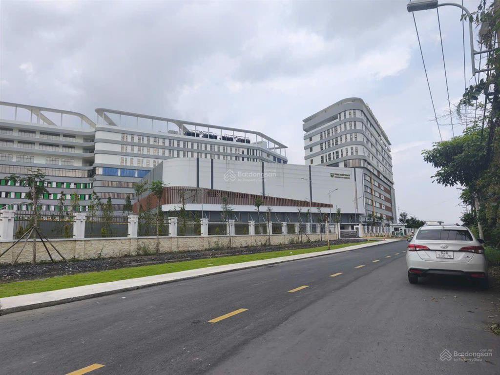 Bán nhà mặt tiền đường nguyễn cửu phú dt 5,5x23=130m. gần trường đại học phạm ngọc thạch.