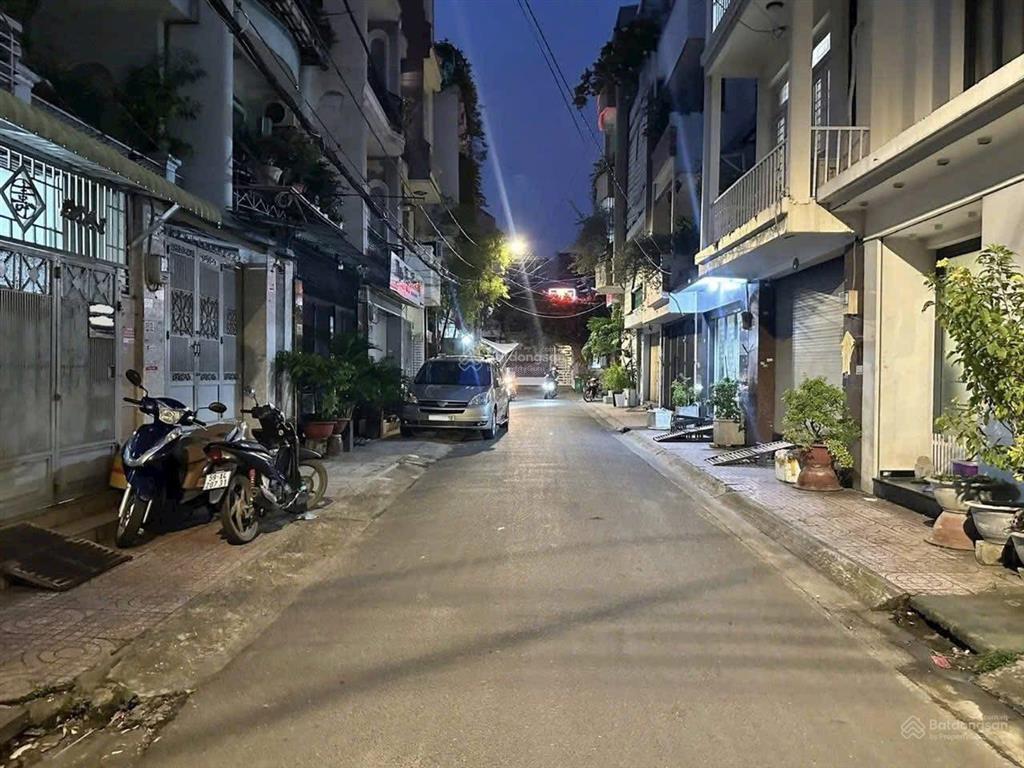 Chính chủ kẹt tiền bán gấp nhà trần quang diệu q3 sang tên ngay.giá 5 tỷ 5 đang cho thuê 17tr/th