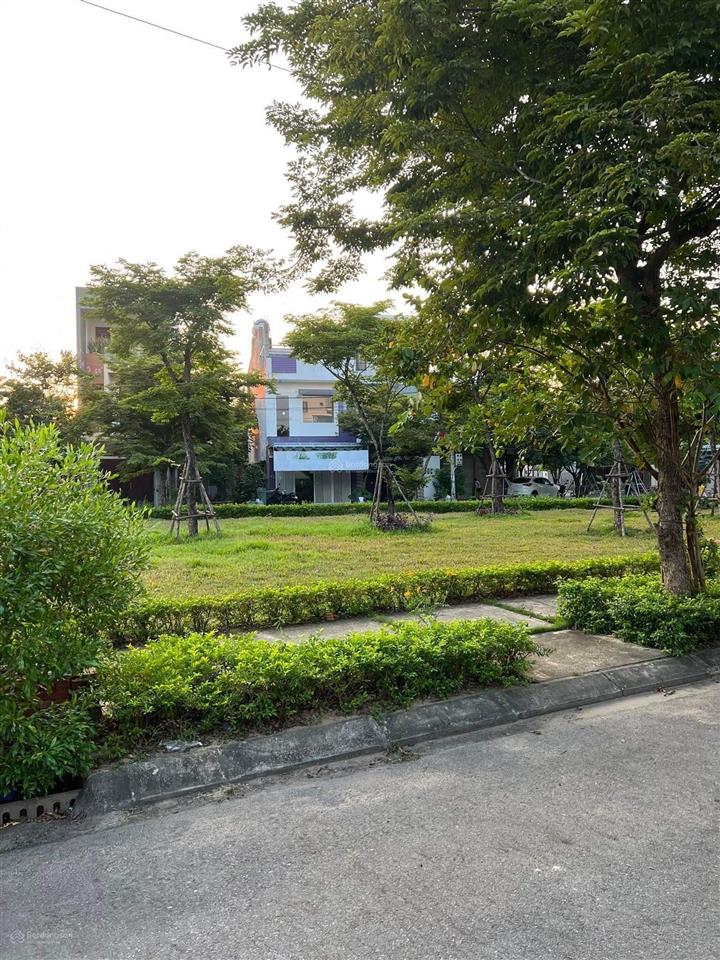 Cc bán lô vip 2 mặt tiền đường 15m5 diện tích 800m2 nằm trung tâm thị trấn núi thành. giá 17.5 tỷ