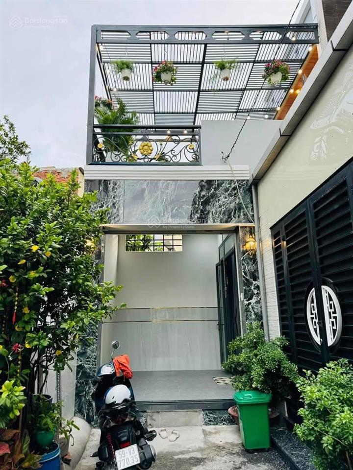 Cô, chú bán gấp nhà đ. lý văn phúc, q1, giá 5,3 tỷ, kế công viên lê văn tám, còn hđ thuê 27tr/th