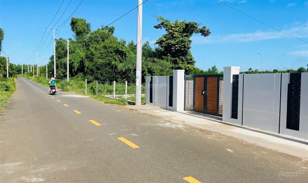 Mặt tiền đường cách mạng tháng tám trung tâm thị trấn đất đỏ ngay quốc lộ 55