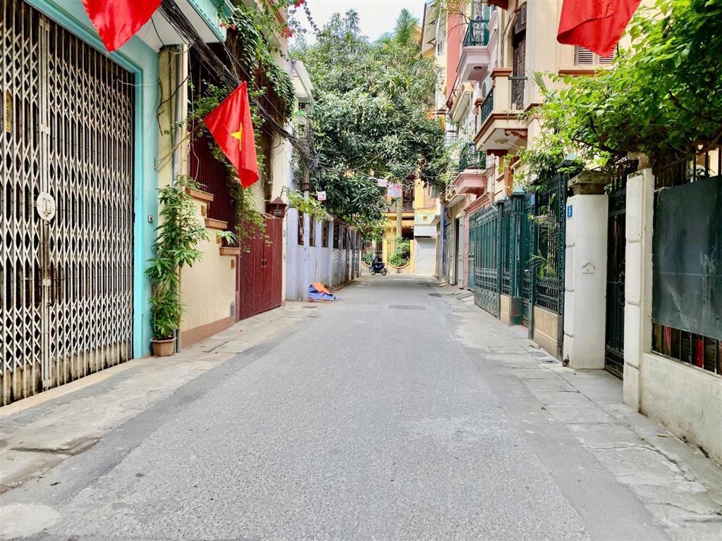 5,75 tỷ ở đầu tư. lô đất 50m². mặt tiền 4m. đường 2,9m. cách oto 150m. đường di ái di trạch