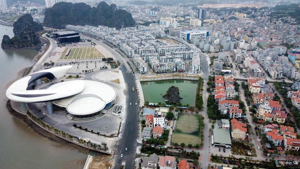 Bán nhà liền kề mon bay hạ long 90m2, 5,5 tầng