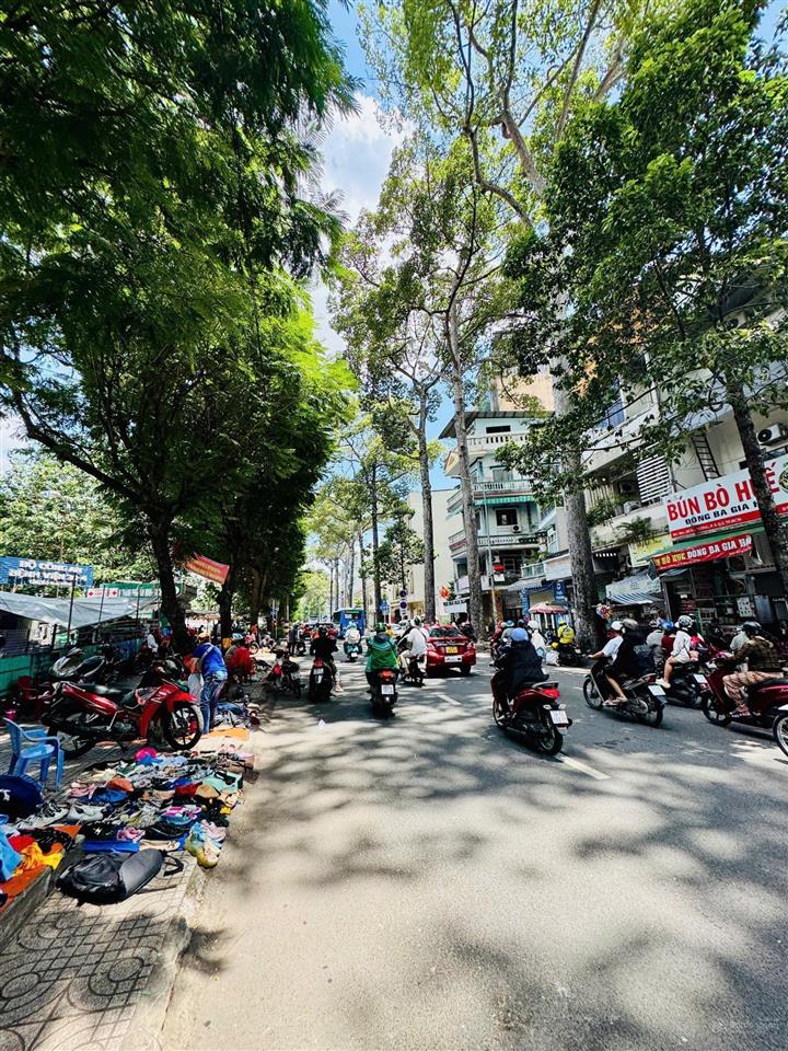 Bán khuôn đất xây tòa nhà phan đình phùng 10x30m. ctxd hầm 8 tầng giá 70 tỷ