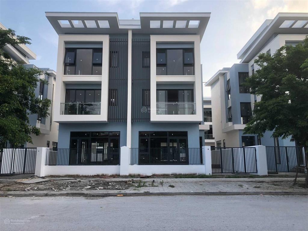 Cần bán gấp biệt thự an quý. dt 180m². giá tham khảo tốt trong khu vực. 0983 983 ***