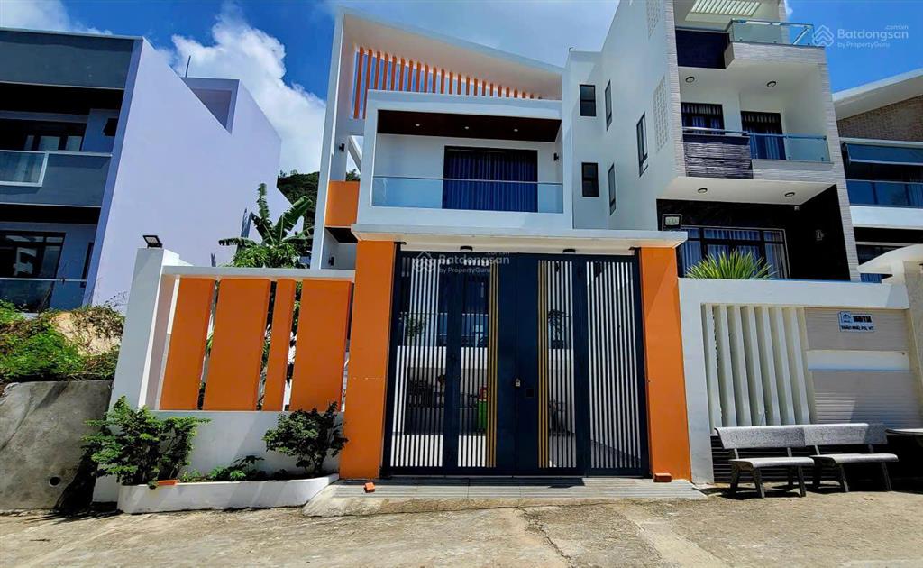 Bán biệt thự trần phú gần biển (bãi dâu), (dt 7x25,7 m = 180 m2), nhà đẹp hoàn công, giá cực tốt